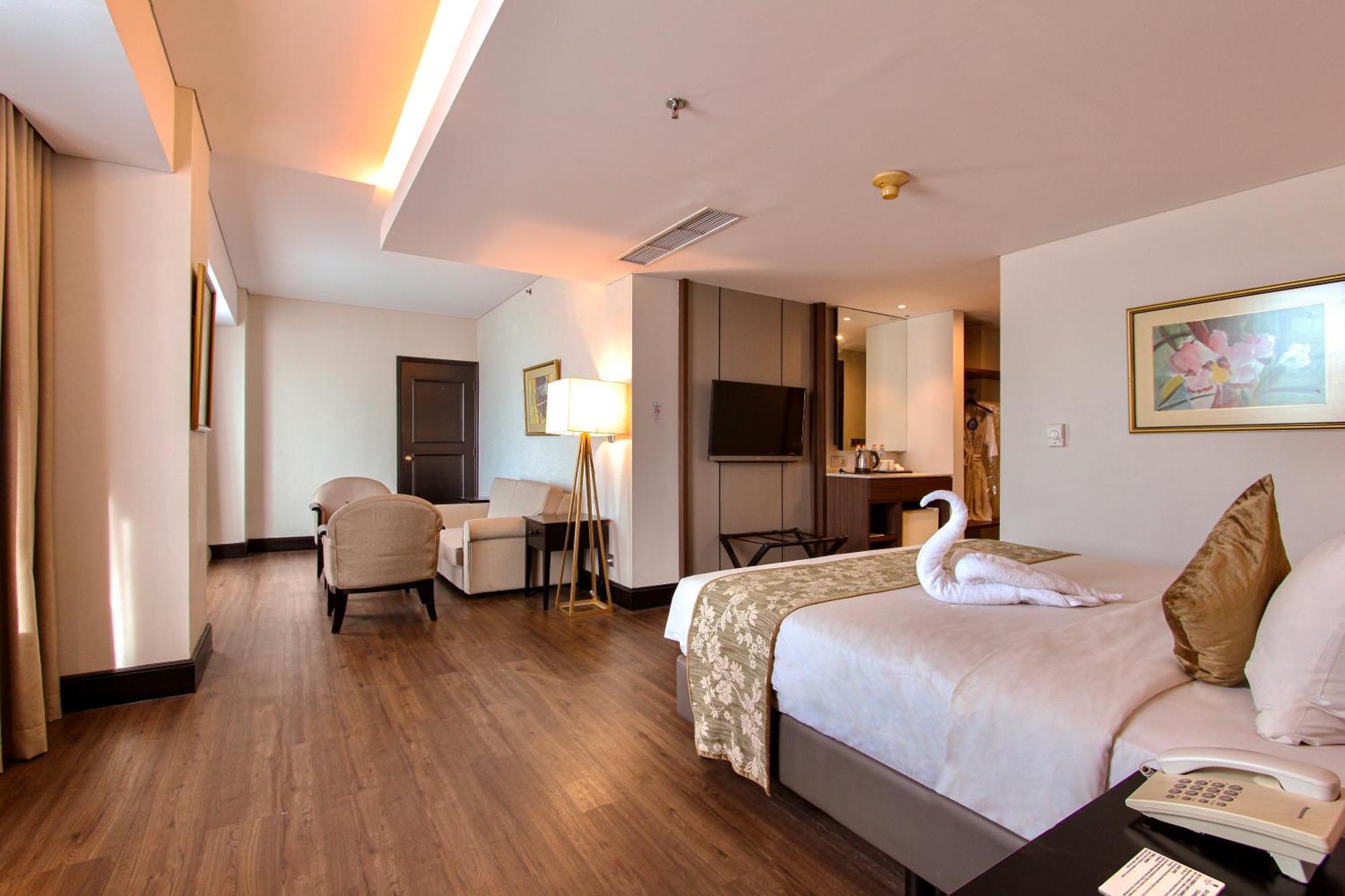 The Acacia Hotel Джакарта Екстериор снимка