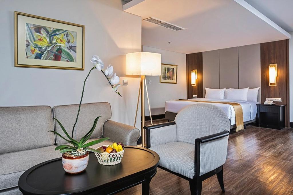 The Acacia Hotel Джакарта Екстериор снимка