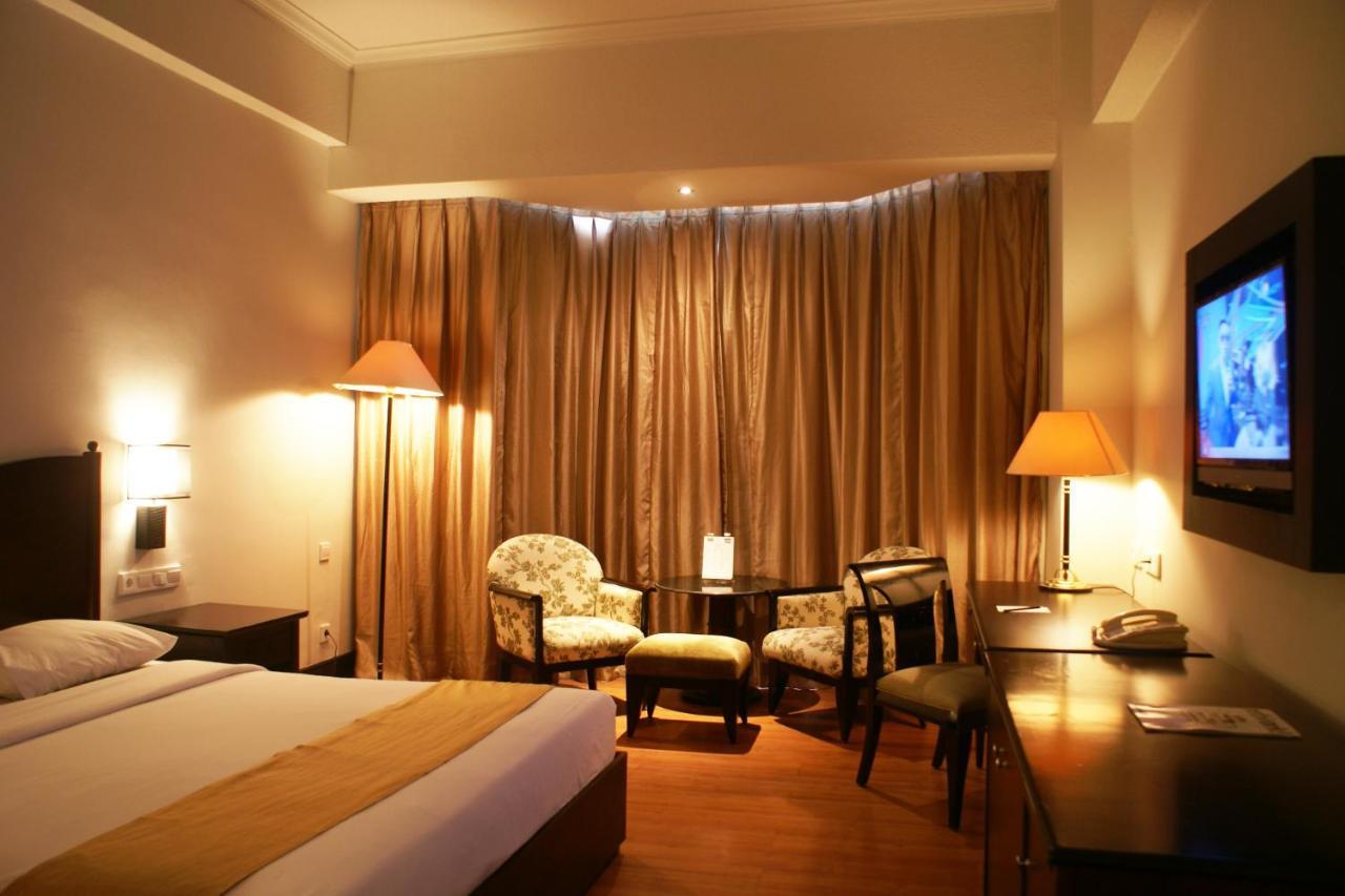 The Acacia Hotel Джакарта Екстериор снимка